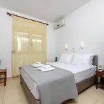 Hotel Roxani *