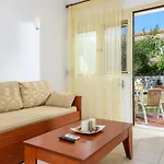 Roxani Hotel *