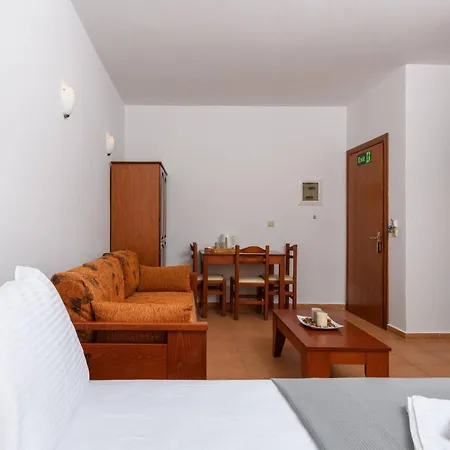 Hotel Roxani