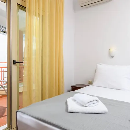 Roxani Hotel *
